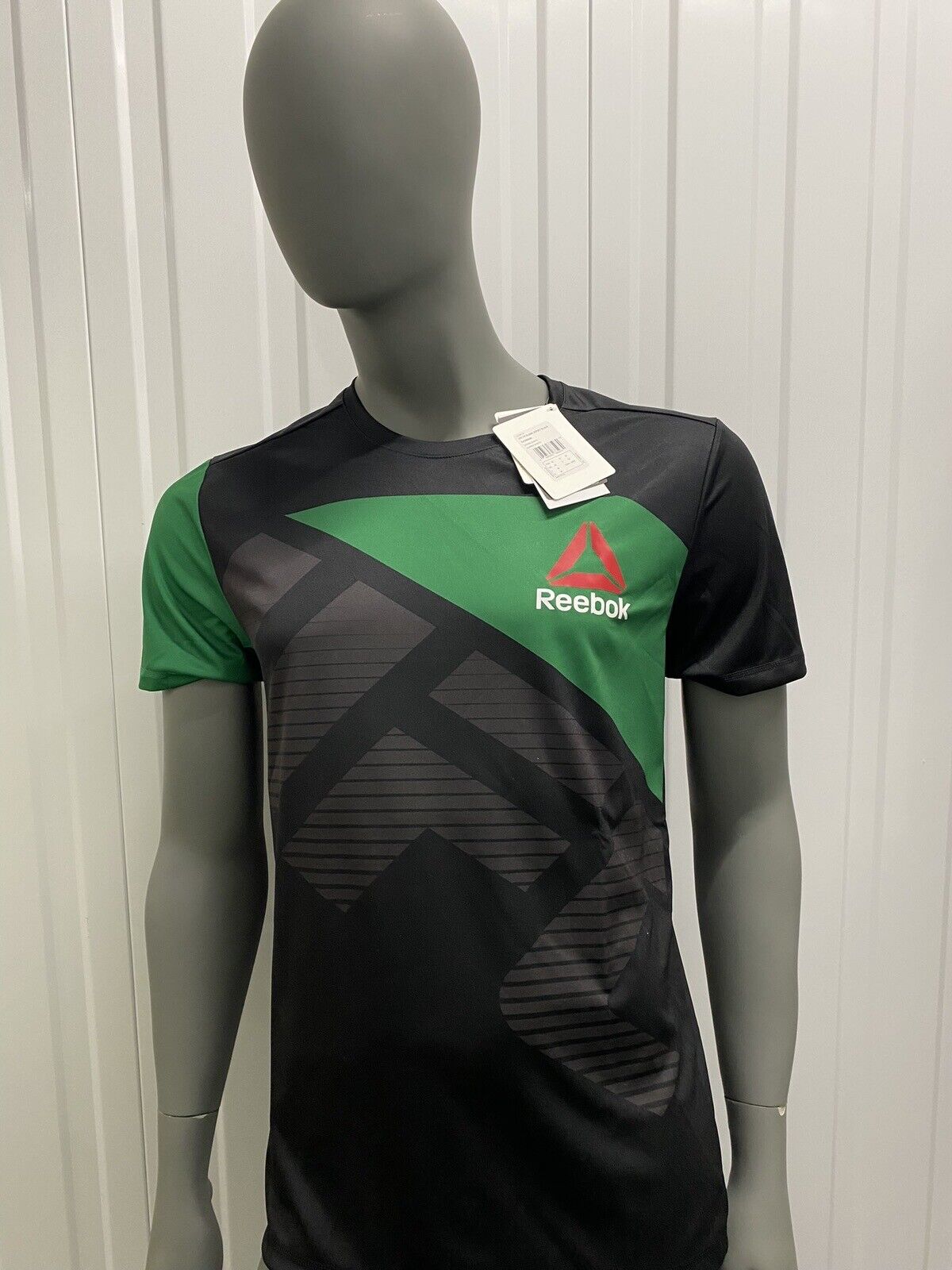 UFC Walk Out Reebok Jersey T-Shirt Black Green Adult Medium