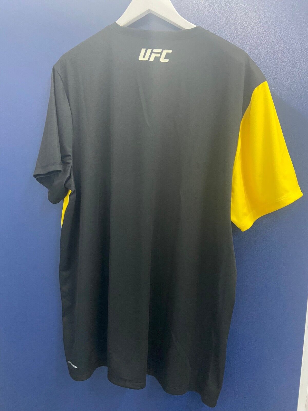 UFC Reebok adult 2XL plain walk out t-shirt black/yellow