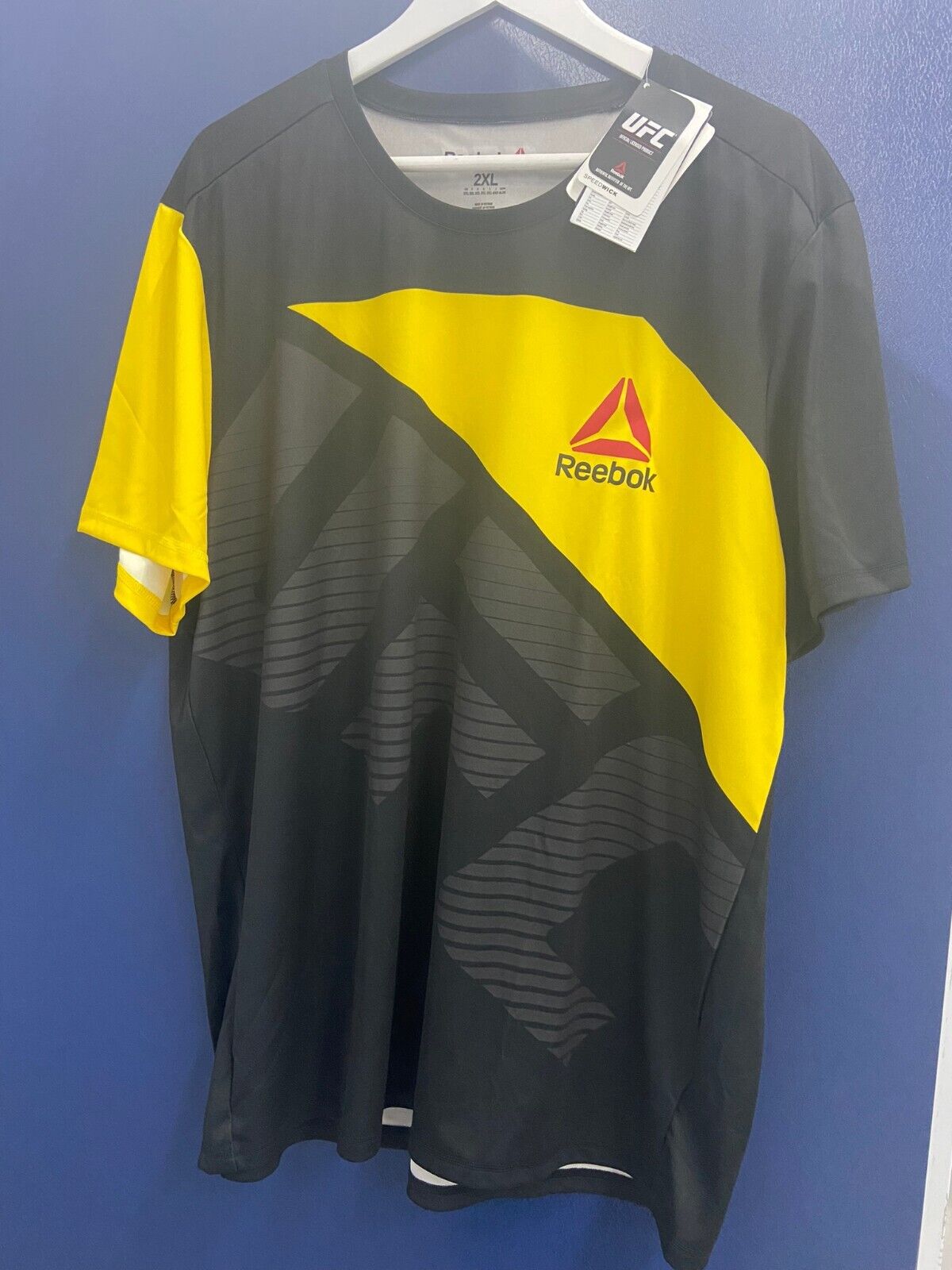 UFC Reebok adult 2XL plain walk out t-shirt black/yellow